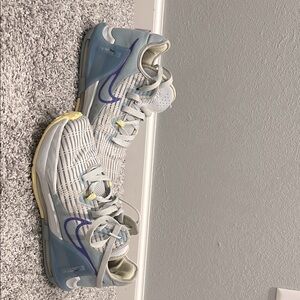 Size 5y LeBron 6 witness, used a decent amount yet mid condition.